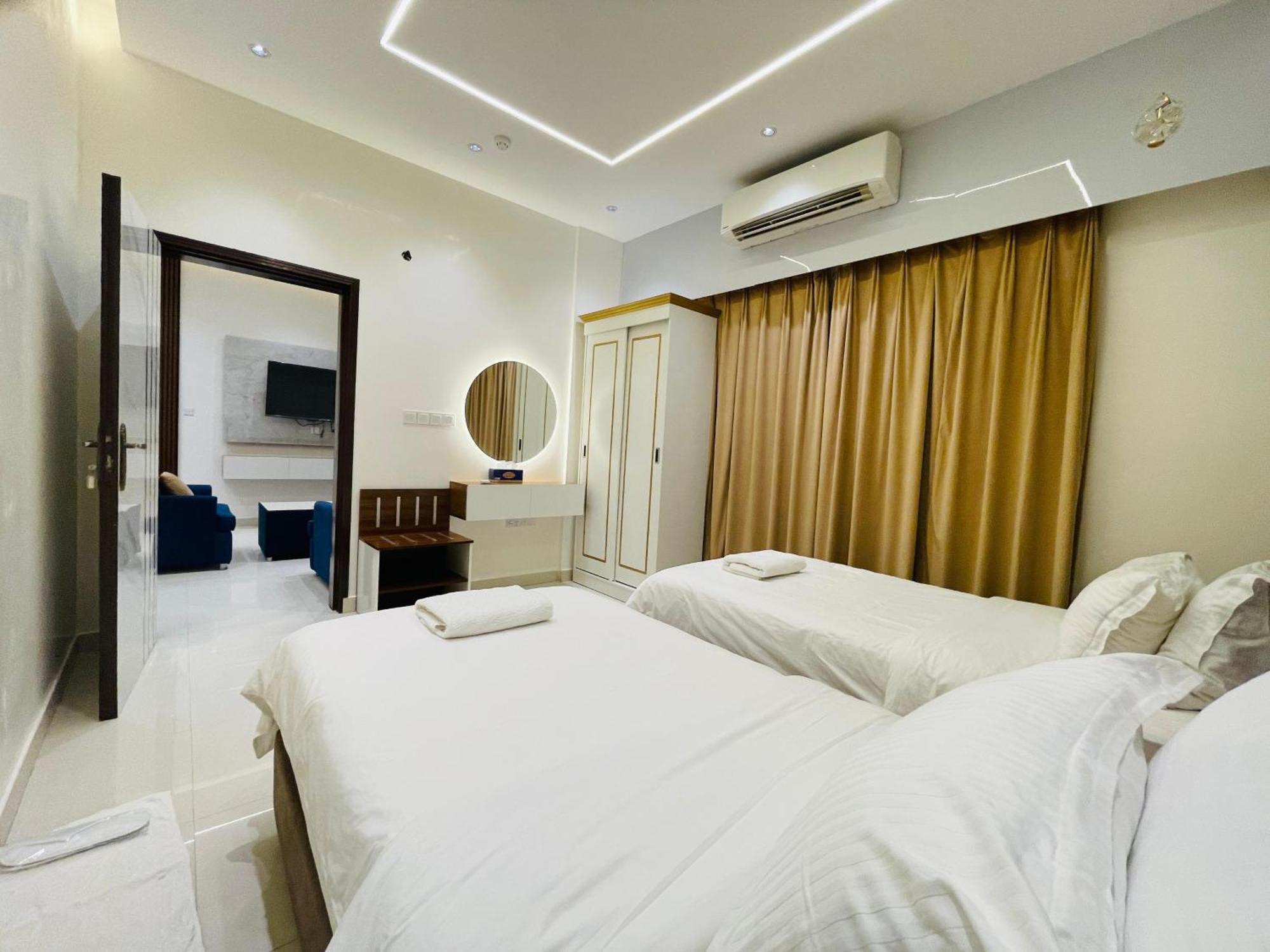 Mabahj Garnatha Hotels Sohar Bagian luar foto