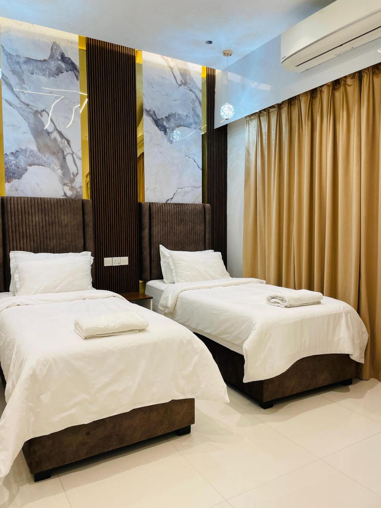 Mabahj Garnatha Hotels Sohar Bagian luar foto