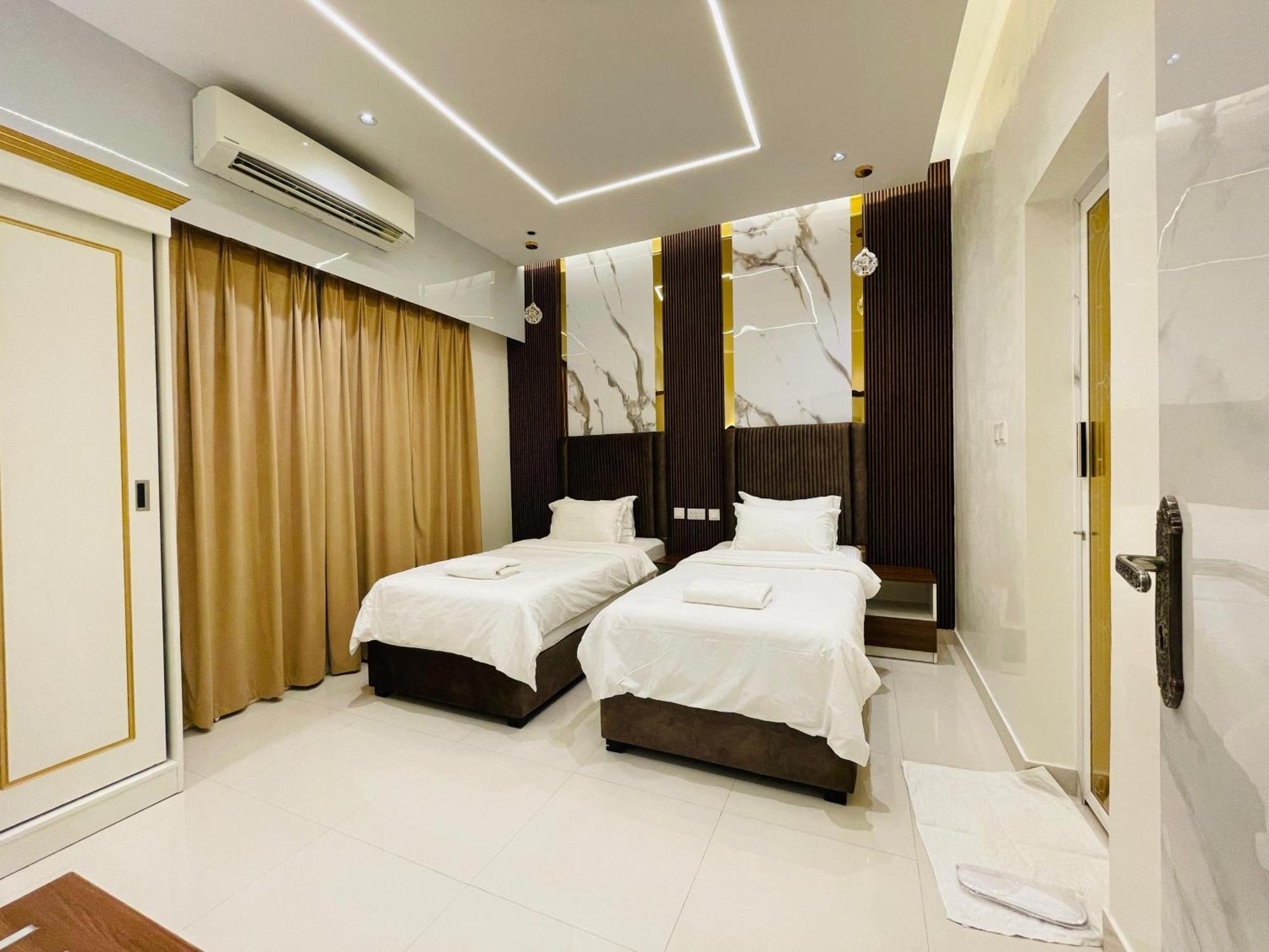 Mabahj Garnatha Hotels Sohar Bagian luar foto